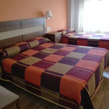 Hostal Patron Castanares de Rioja ภายนอก รูปภาพ